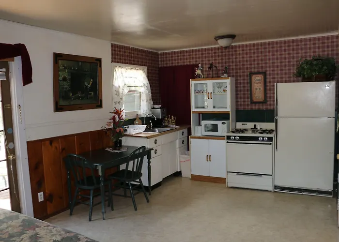 Apple Creek Lodge