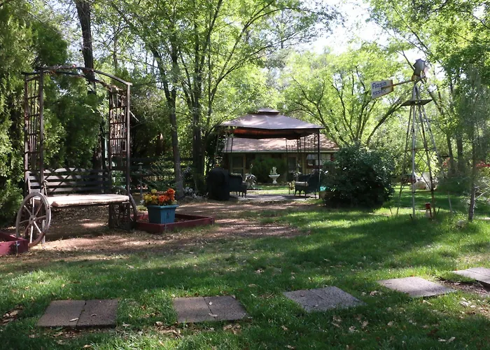 Apple Creek Lodge *