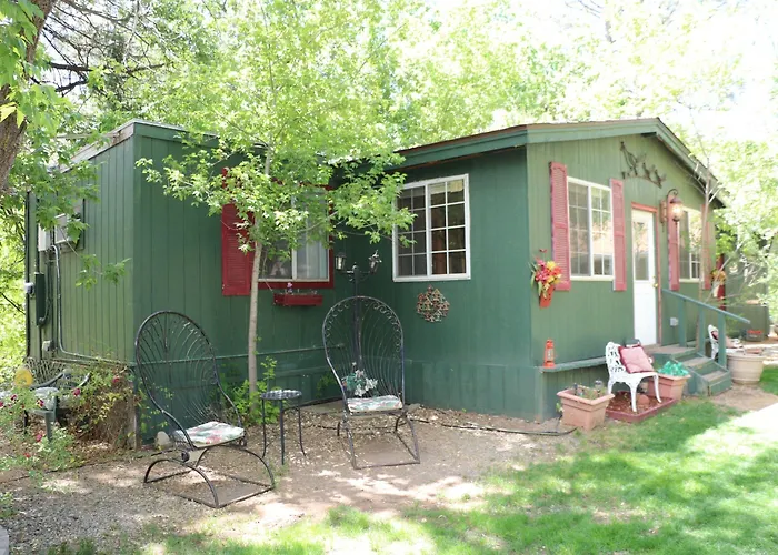 Apple Creek Lodge *