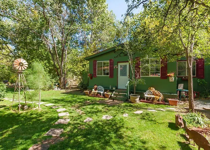 Apple Creek Lodge *